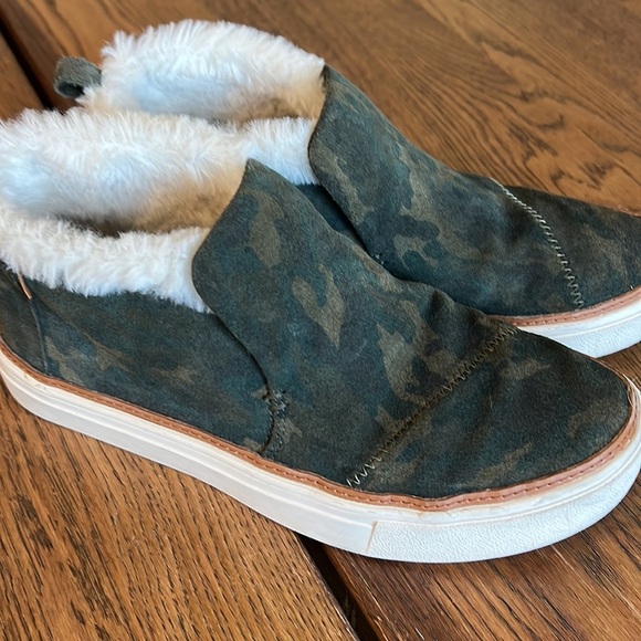 Women’s TOMS slip on size 5.5 - Picture 2 of 4